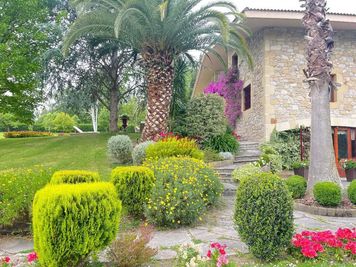 Jardín de Casa o chalet en venta en Loiu con Jardín privado, Terraza y Trastero