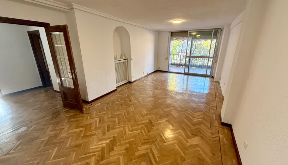 Photo 1 of Flat for sale in Calle de Camarena, Aluche, Madrid