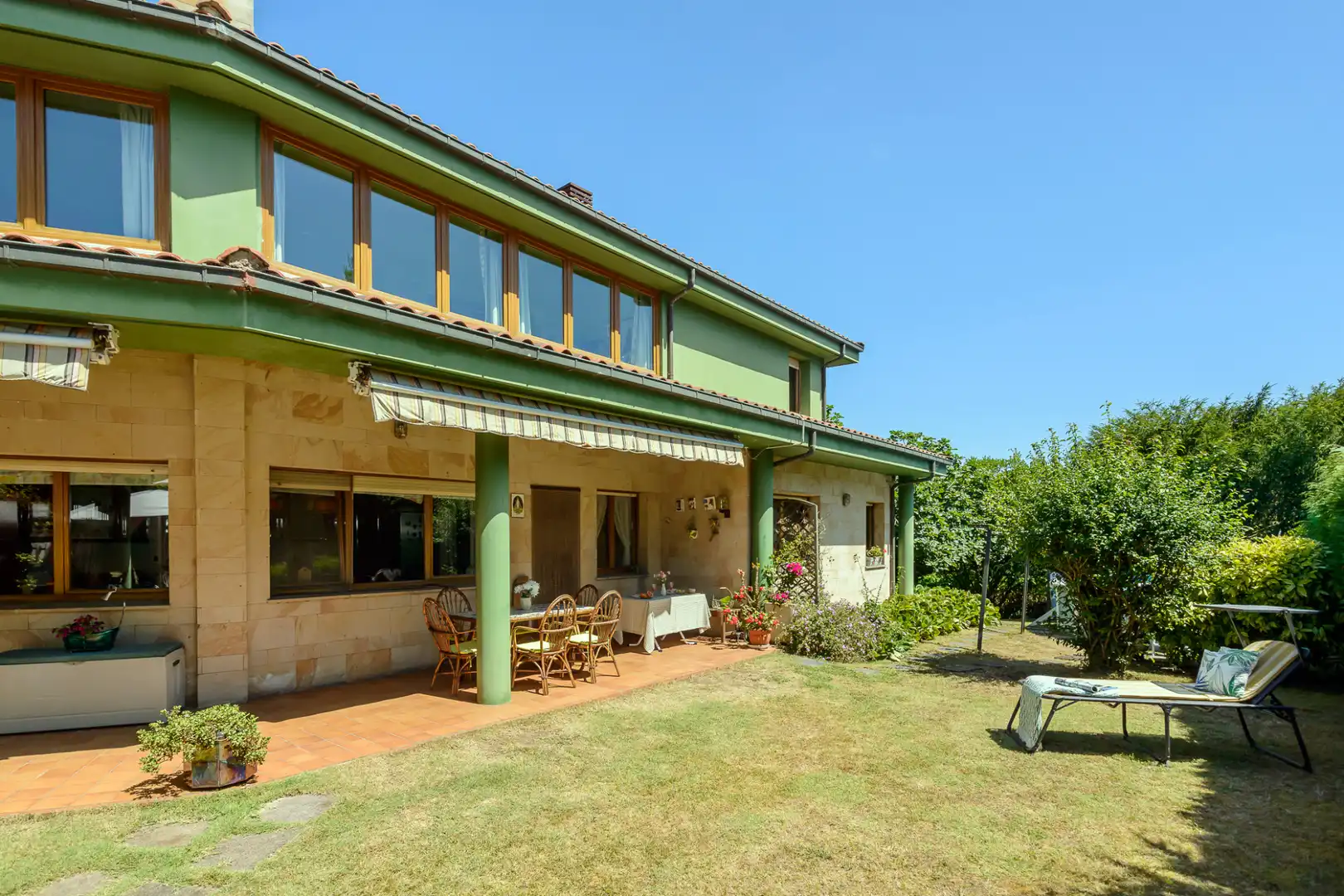 Jardín de Casa o chalet en venta en Oviedo  con Calefacción, Jardín privado y Parquet