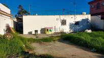 Vista exterior de Casa o xalet en venda en Chiclana de la Frontera amb Jardí privat i Piscina comunitària