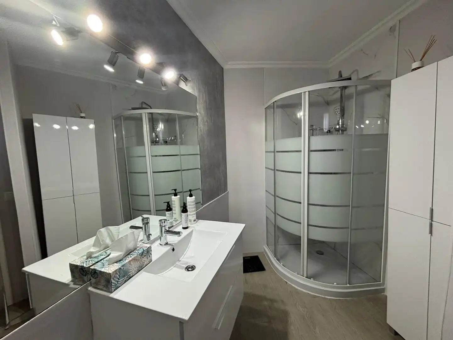 Bathroom of Flat for sale in Cáceres  with Air Conditioner, Terrace and Furnished
