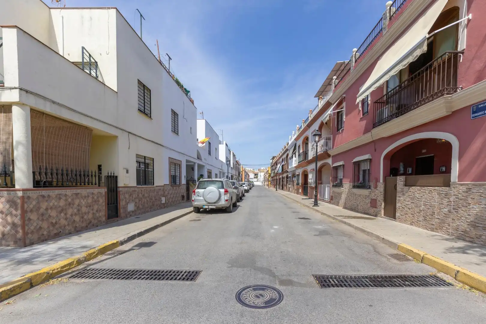 Vista exterior de Casa adosada en venta en Guillena con Aire acondicionado, Calefacción y Terraza