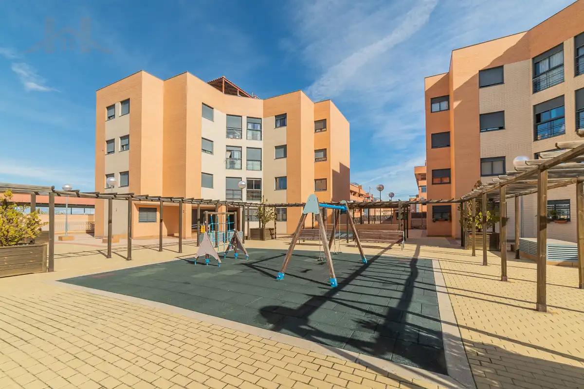 Vista exterior de Pis en venda en Navalcarnero amb Aire condicionat, Calefacció i Parquet