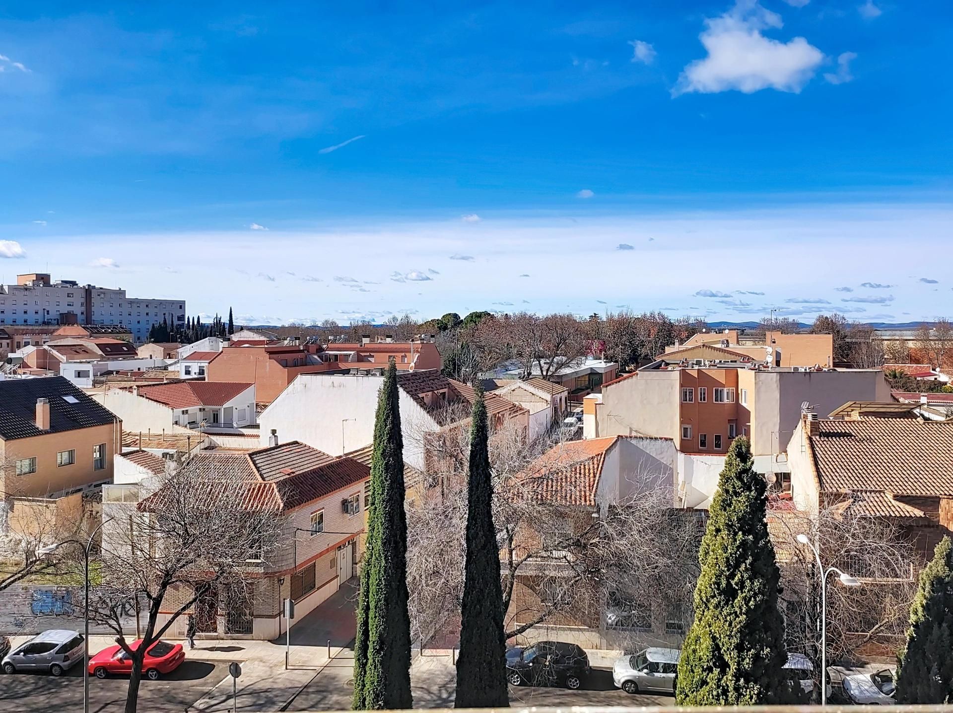 Vista exterior de Pis en venda en Ciudad Real Capital amb Balcó