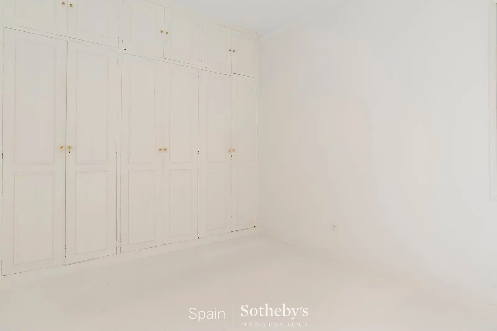 Dormitori de Apartament de lloguer en Madrid amb Aire condicionat i Calefacció