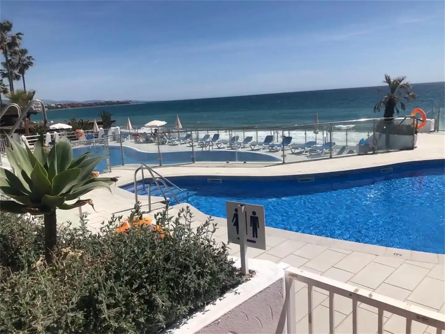 Piscina de Casa adosada en venda en Estepona amb Aire condicionat, Piscina i Balcó