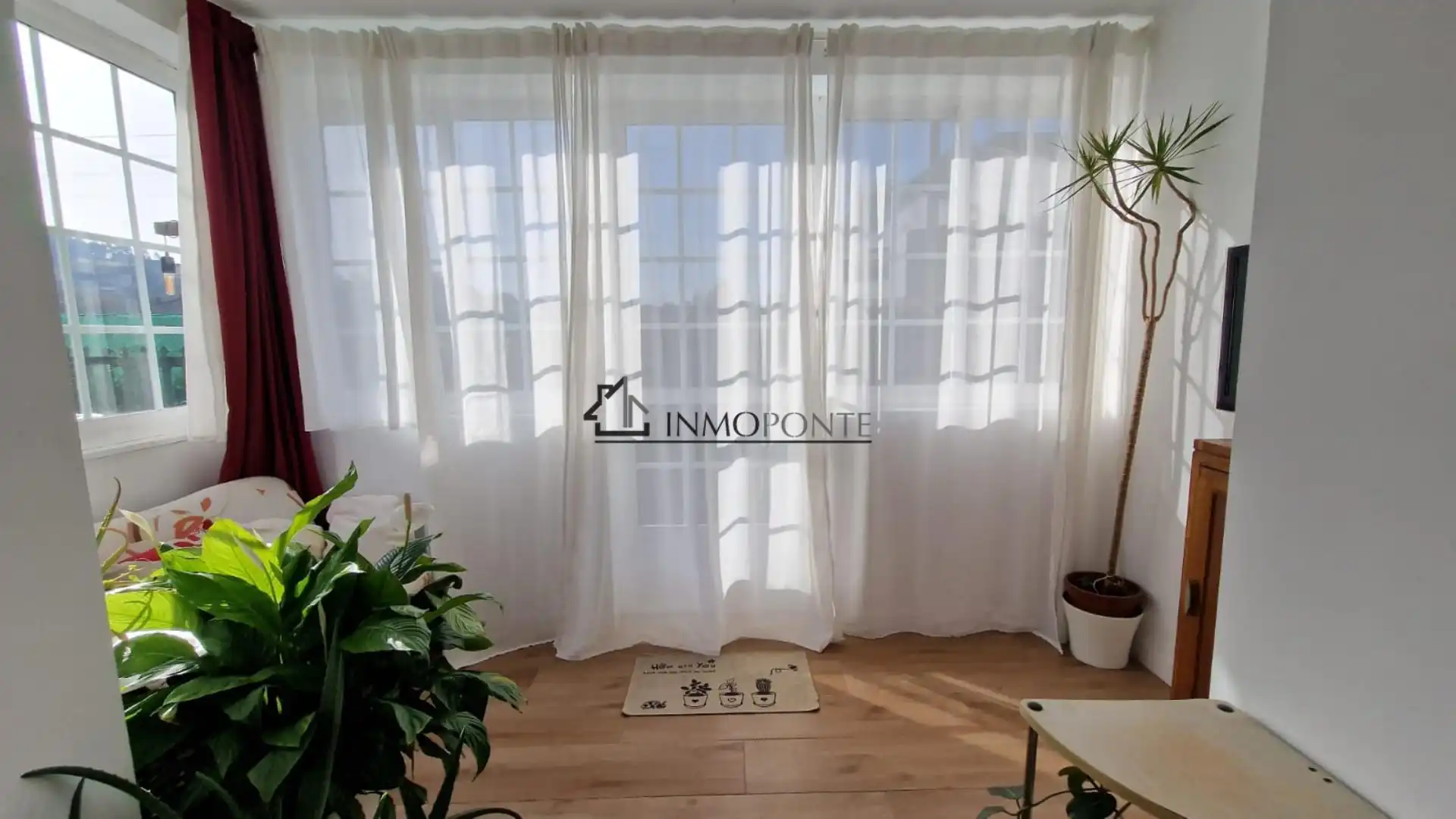 Dormitori de Casa o xalet en venda en Pontevedra Capital  amb Jardí privat