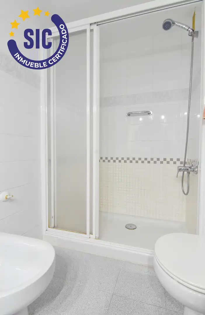 Baño de Piso en venta en Valencia con Calefacción y Amueblado