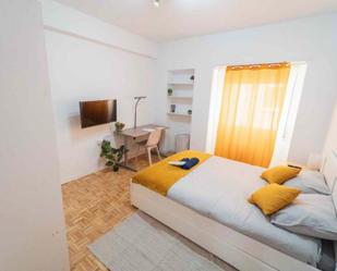 Dormitori de Apartament per a compartir en  Madrid Capital amb Aire condicionat, Moblat i Forn