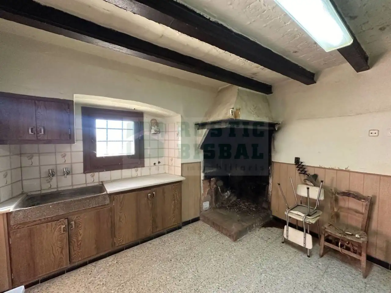 Cuina de Finca rústica en venda en Sant Jordi Desvalls amb Calefacció, Jardí privat i Terrassa