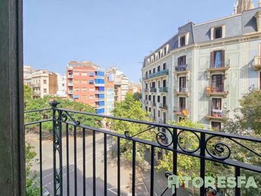 Piso con balcón en venta en Eixample
