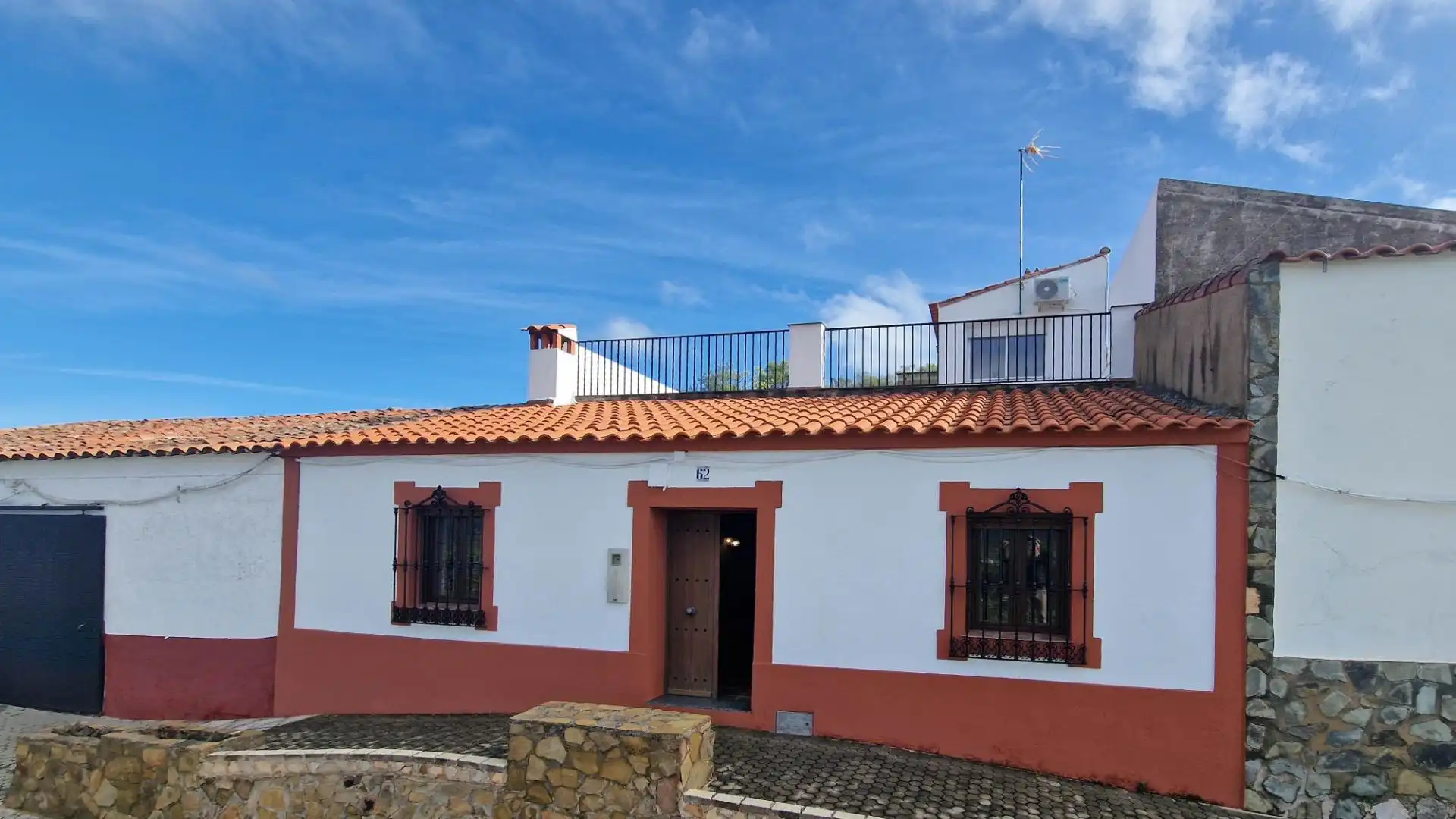 Vista exterior de Casa o chalet en venta en Nogales con Calefacción, Jardín privado y Terraza