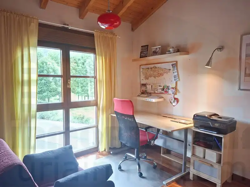 Casa o chalet en venta en Sariego con Calefacción, Terraza y Trastero