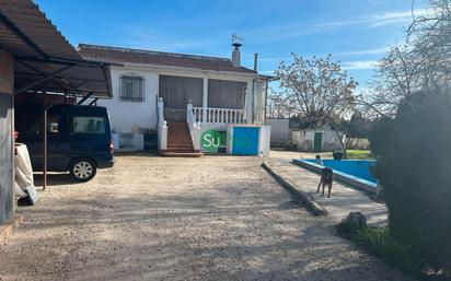 Vista exterior de Casa o xalet en venda en Cedillo del Condado amb Calefacció, Jardí privat i Terrassa