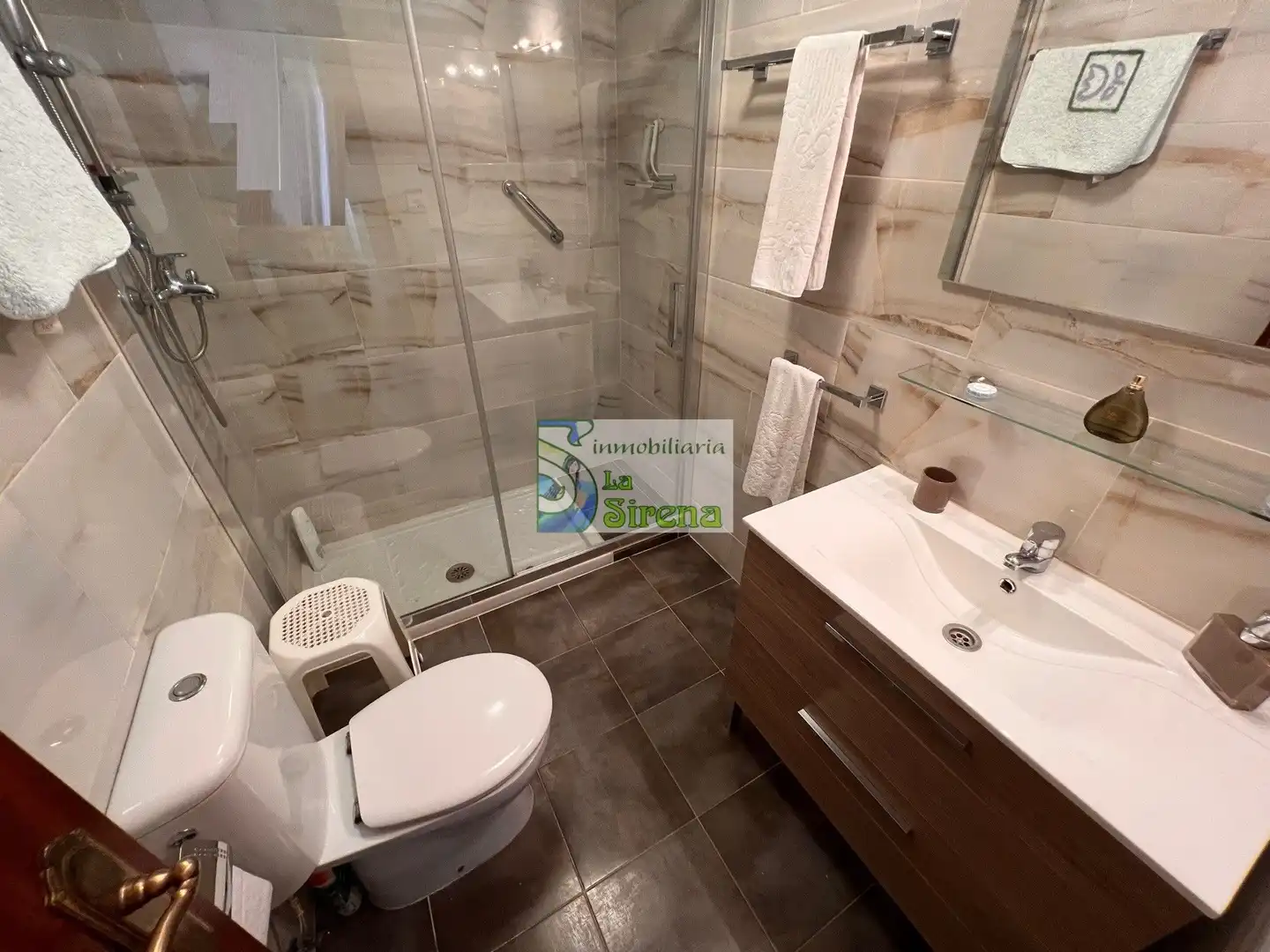 Baño de Piso en venta en Castro-Urdiales con Calefacción, Terraza y Amueblado