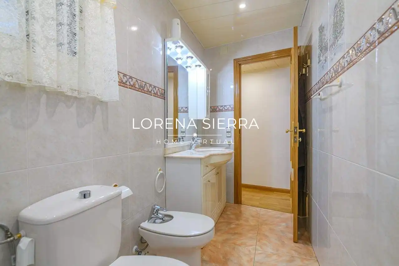 Badezimmer von Wohnung zum Verkauf in Viladecans mit Klimaanlage, Heizung und Parkett