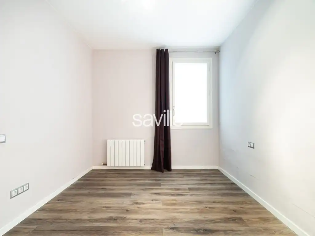 Habitación de Apartamento en venta en Barcelona con Aire acondicionado, Horno y Balcón