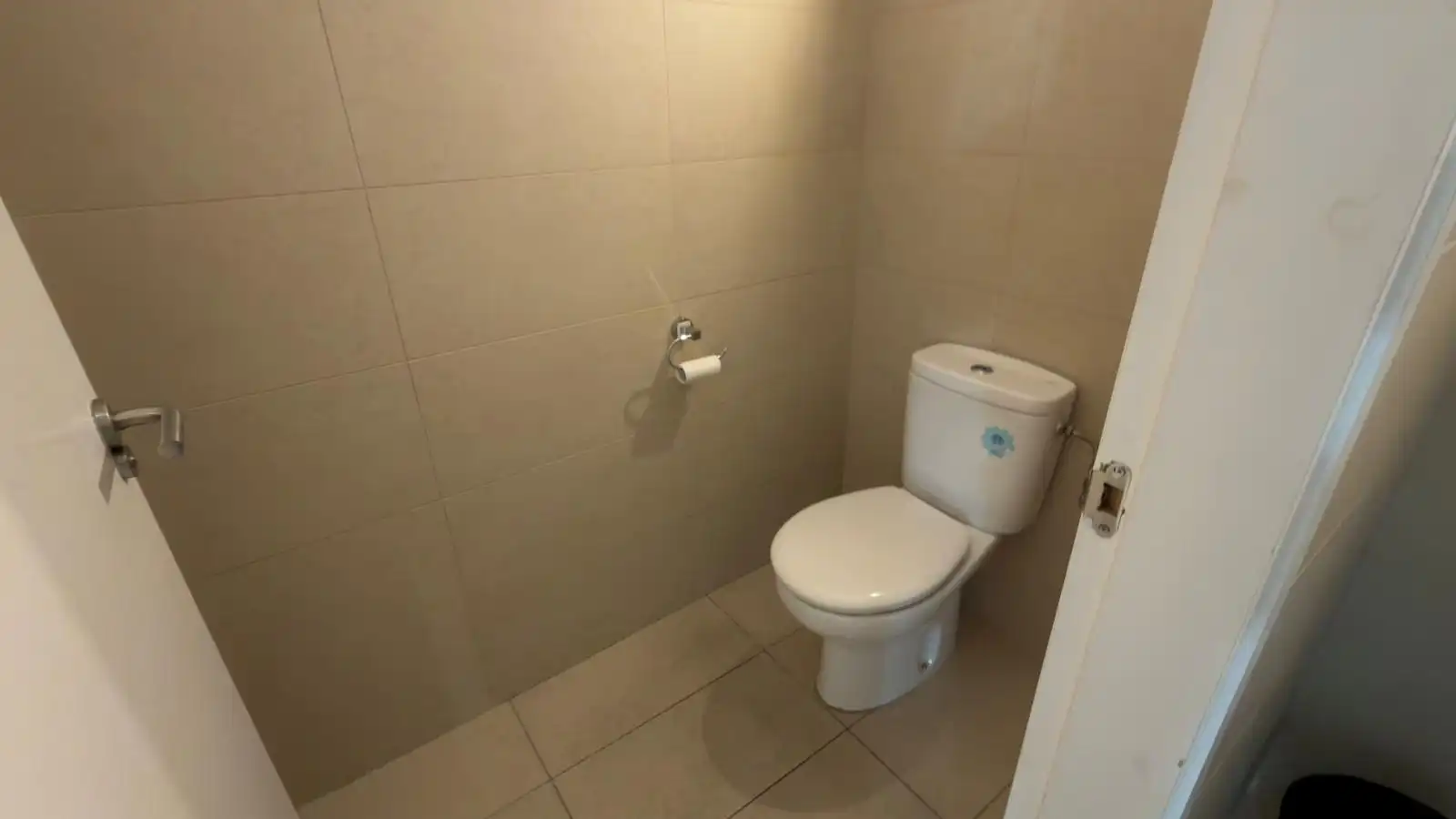 Bathroom of Office for rent in L'Hospitalet de Llobregat  with Air Conditioner and Heating