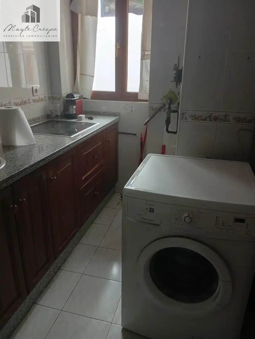 Cuina de Pis de lloguer en Granada amb Aire condicionat, Calefacció i Moblat