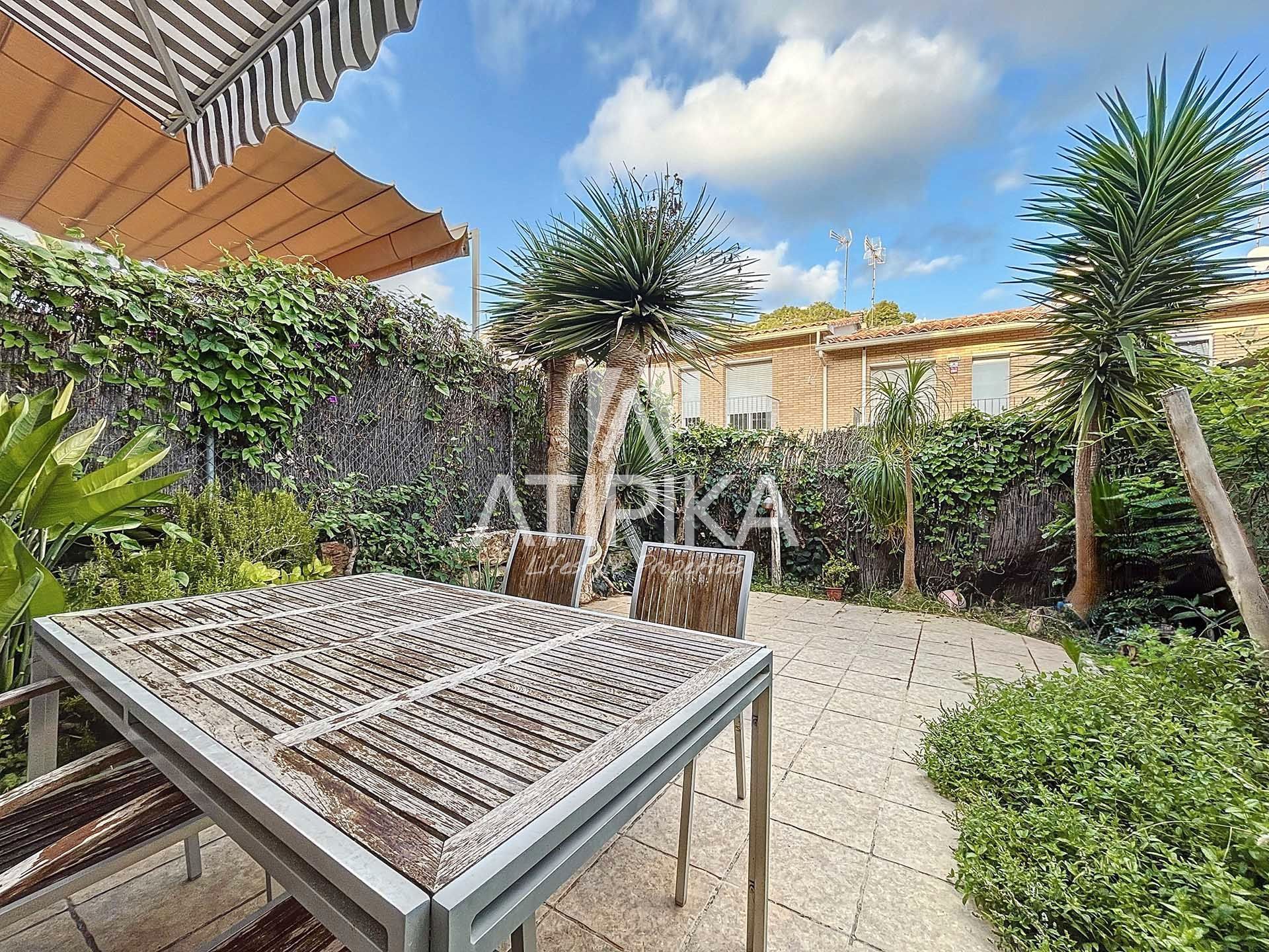 Garden of House or chalet for sale in Sitges  with Air Conditioner, Heating and Oven