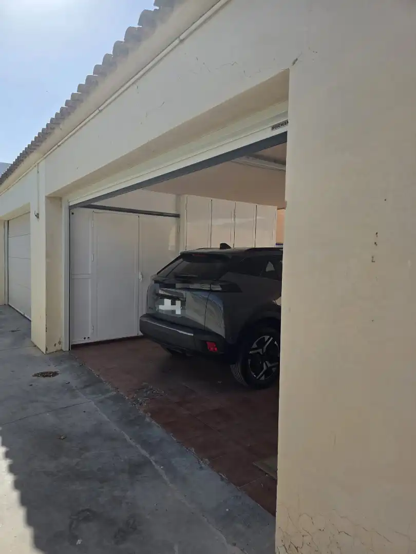 Parking de Casa adosada en venta en Valencia con Aire acondicionado, Terraza y Trastero