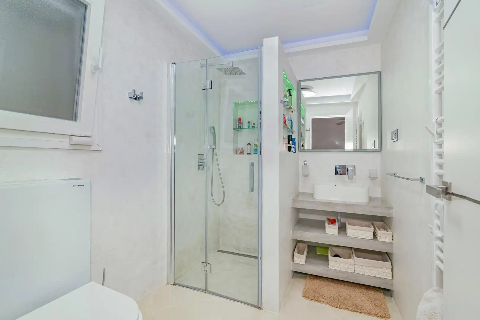 Bany de Casa o xalet en venda en Marbella amb Aire condicionat, Calefacció i Jardí privat