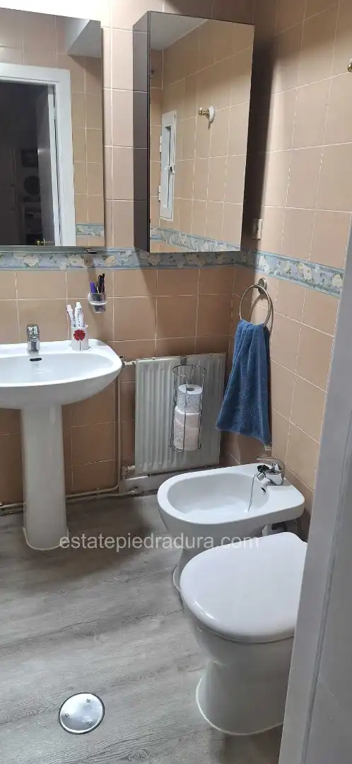 Badezimmer von Wohnung zum Verkauf in Santiago de Compostela  mit Terrasse, Abstellraum und Möbliert