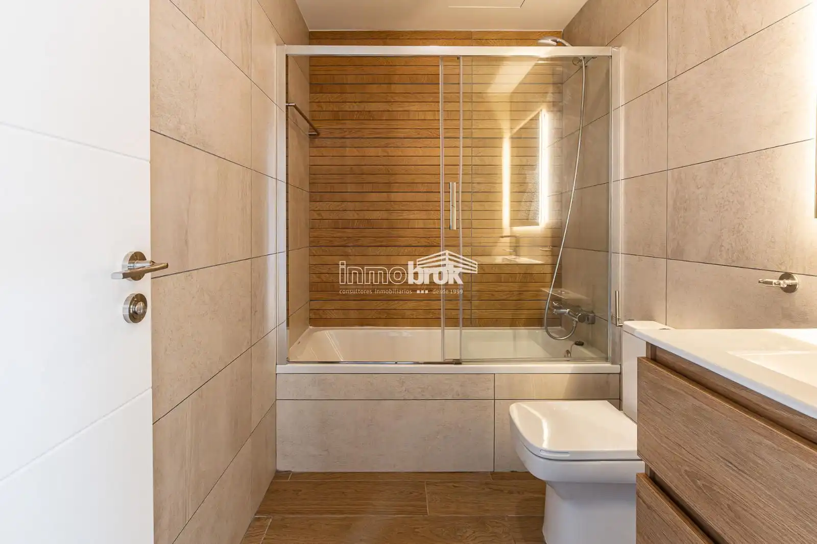 Baño de Ático de alquiler en Madrid con Aire acondicionado, Calefacción y Terraza
