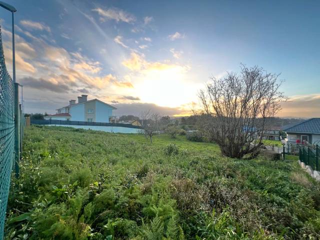Terreno residencial en Venta en Rúa Ecuador en Oleiros pueblo