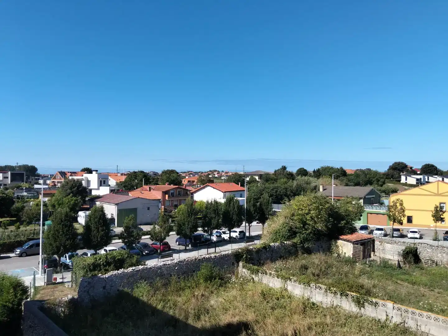 Vista exterior de Pis en venda en Santa Cruz de Bezana amb Piscina i Balcó