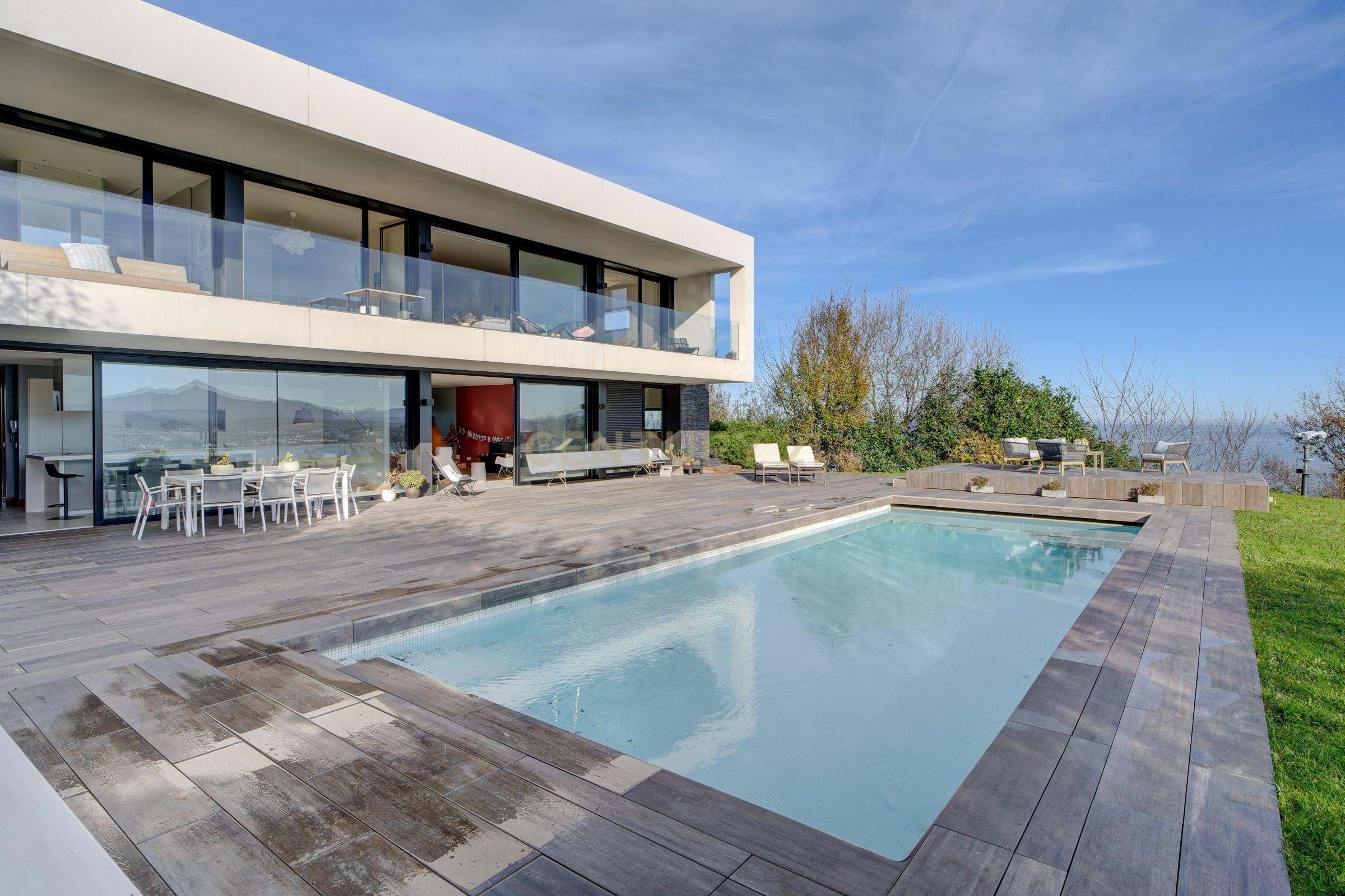Swimming pool of House or chalet for sale in Hondarribia