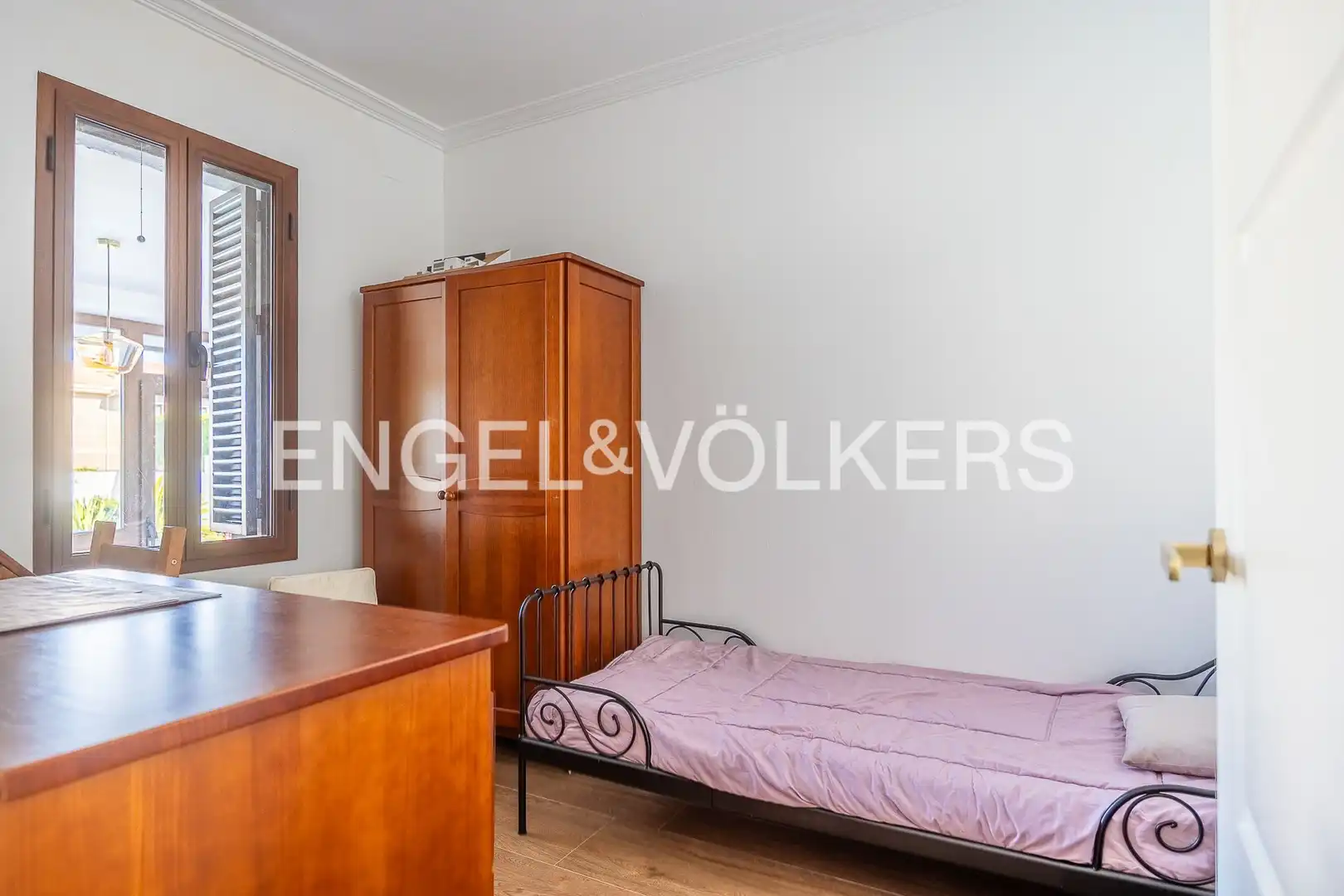 Bedroom of Houses for sale in Valencina de la Concepción  with Air Conditioner, Heating and Private garden