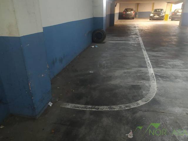 Garaje en Venta en  Gonzalez Besada en Auditorio - Seminario - Parque de Invierno