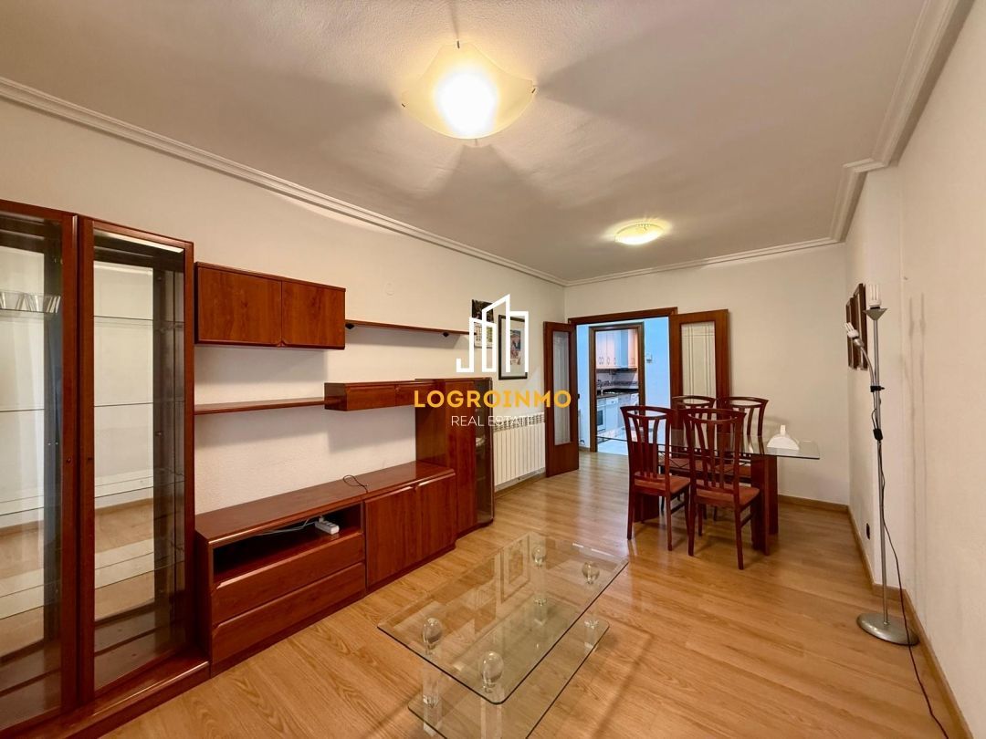 Sala de estar de Piso en venta en  Logroño con Calefacción, Trastero y Amueblado