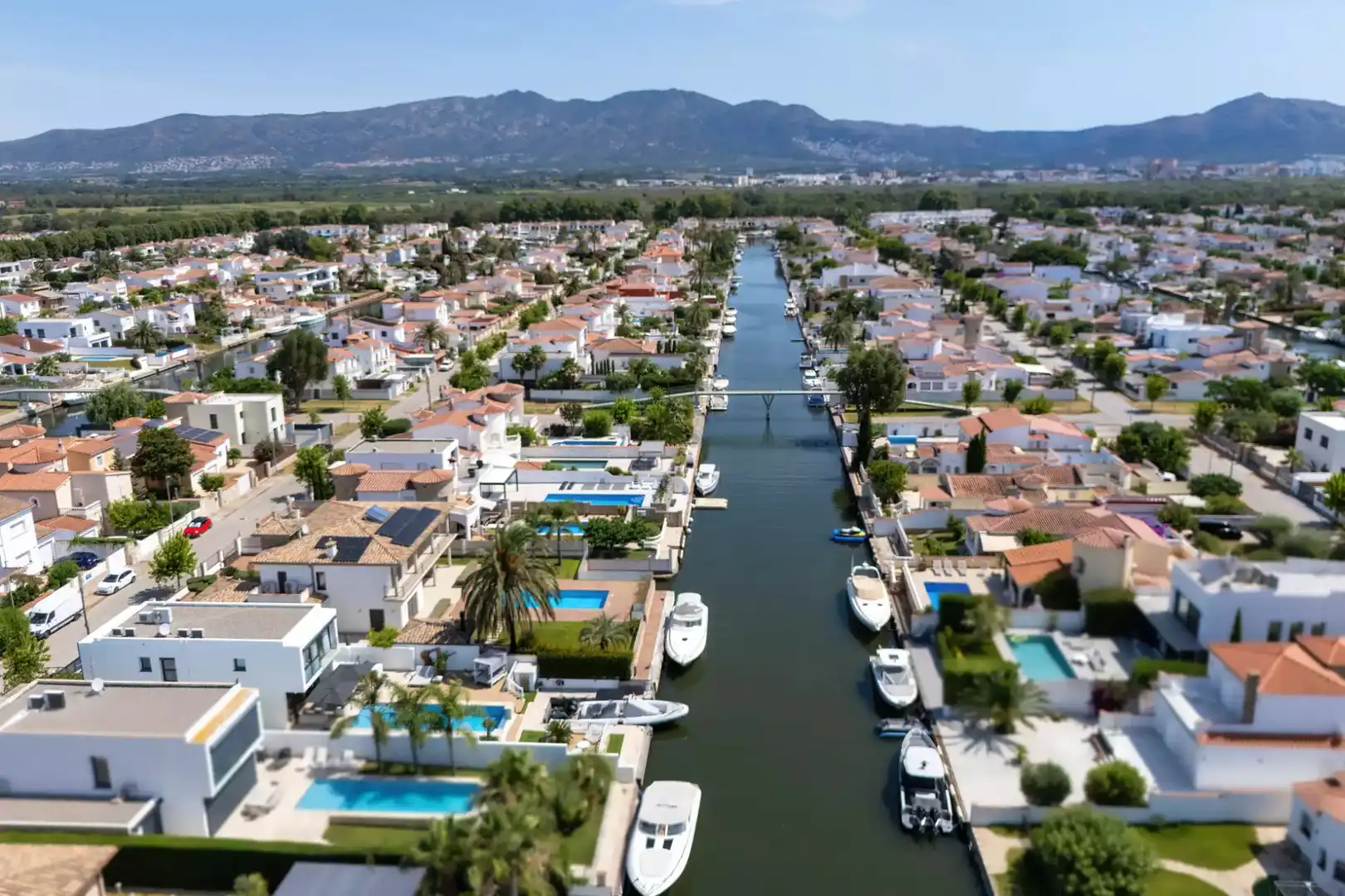Vista exterior de Casa o xalet en venda en Empuriabrava amb Aire condicionat, Calefacció i Terrassa