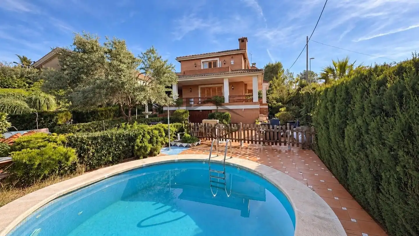 Casa amb piscina en venda a Carcaixent