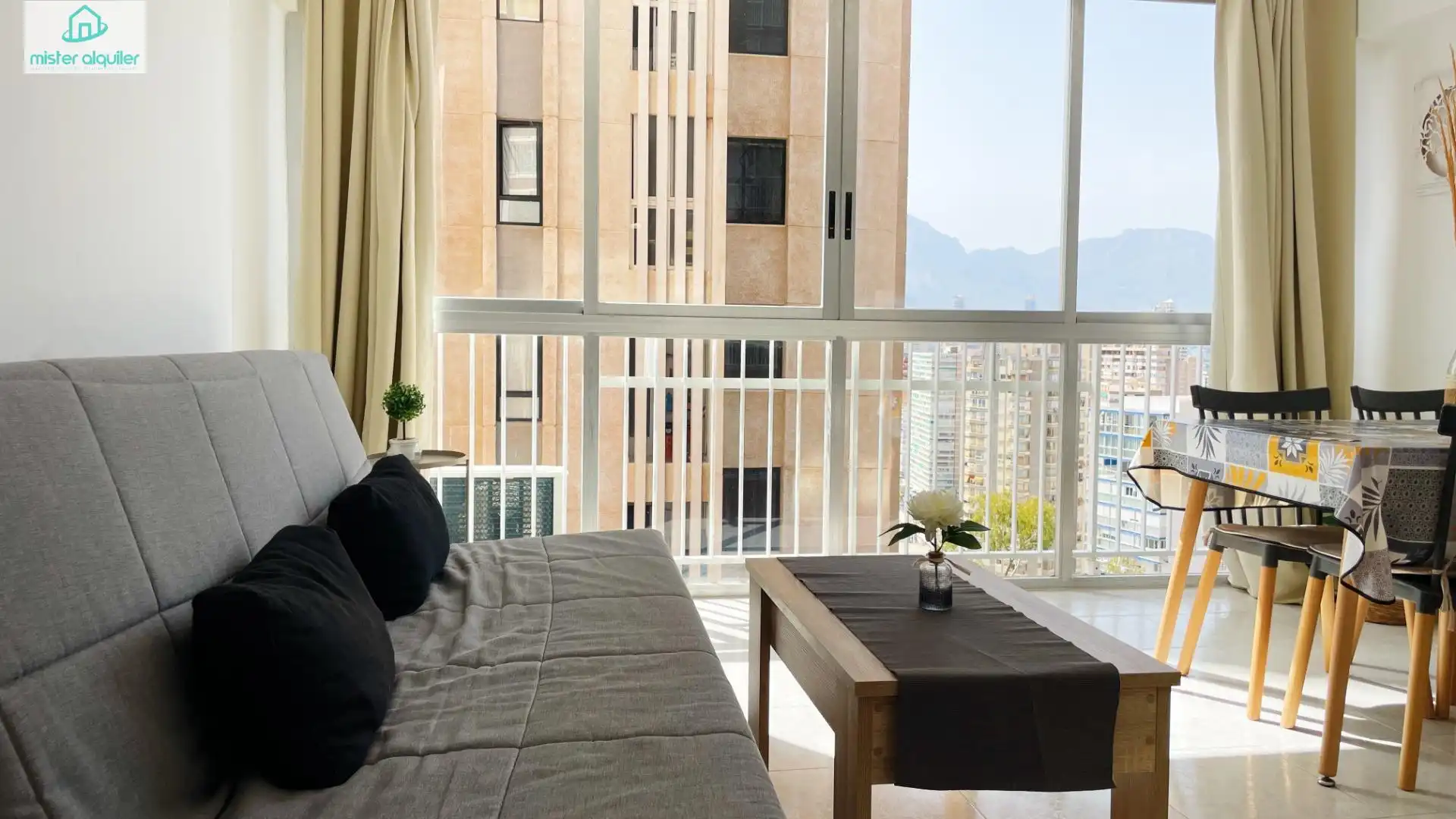 Terraza de Apartamento de alquiler en Benidorm con Aire acondicionado, Calefacción y Amueblado