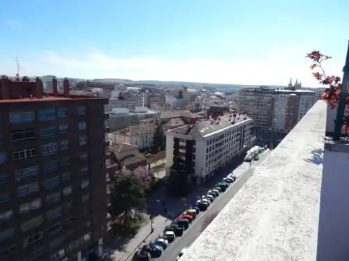 Vista exterior de Àtic de lloguer en Burgos amb Calefacció, Terrassa i Traster