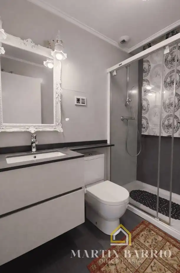 Baño de Piso en venta en Getxo  con Aire acondicionado, Calefacción y Jardín privado
