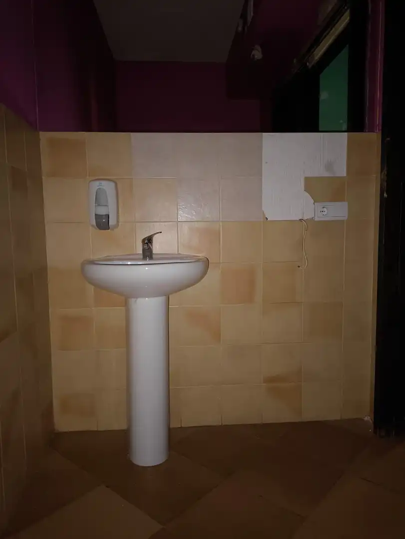 Baño de Local de alquiler en Cádiz con Aire acondicionado y Terraza