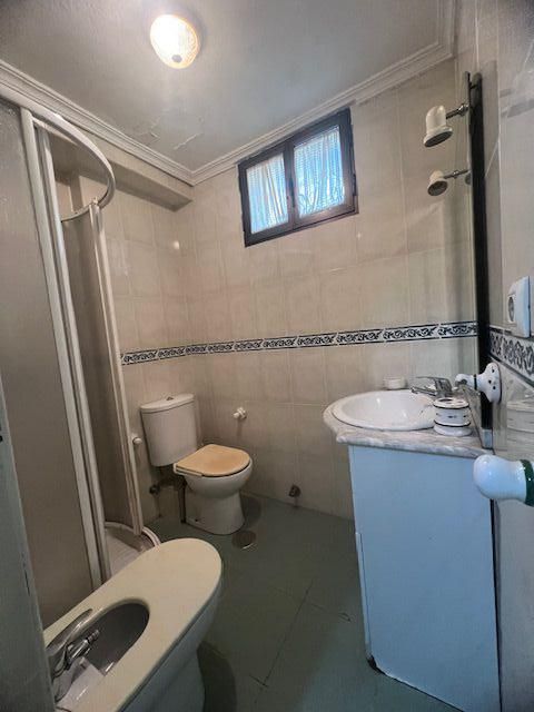 Bathroom of Flat for sale in  Sevilla Capital  with Storage room