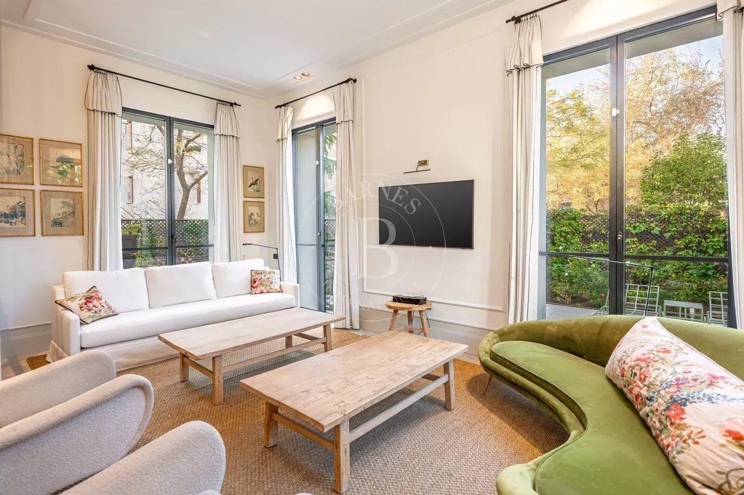 Sala d'estar de Casa o xalet de lloguer en  Madrid Capital amb Aire condicionat, Calefacció i Jardí privat