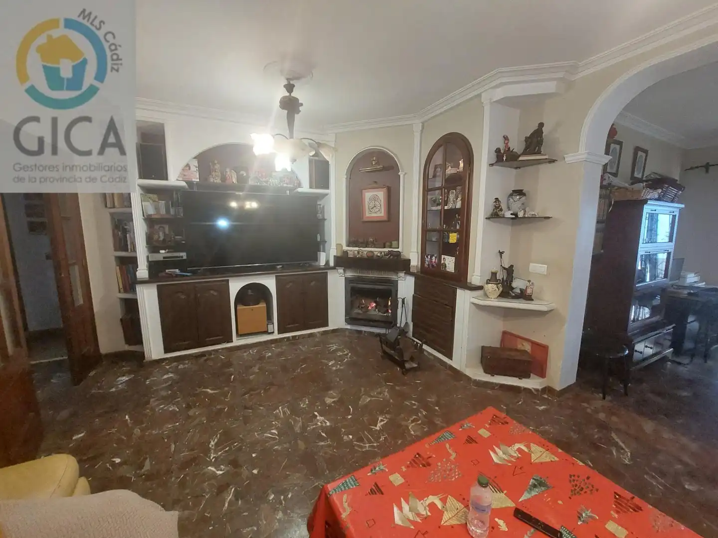 Sala d'estar de Casa o xalet en venda en Algeciras amb Jardí privat i Traster