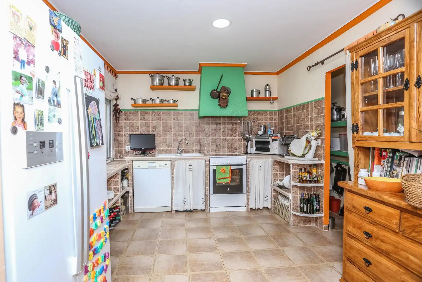 Cocina de Casa o chalet en venta en Elda con Aire acondicionado, Calefacción y Jardín privado