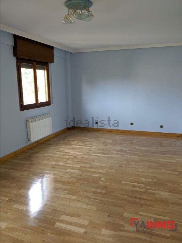 Dormitori de Casa o xalet en venda en Vitoria - Gasteiz amb Calefacció i Jardí privat