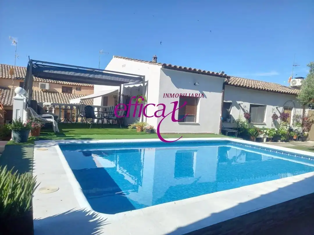 Xalet amb piscina en venda a Santo Domingo-Caudilla
