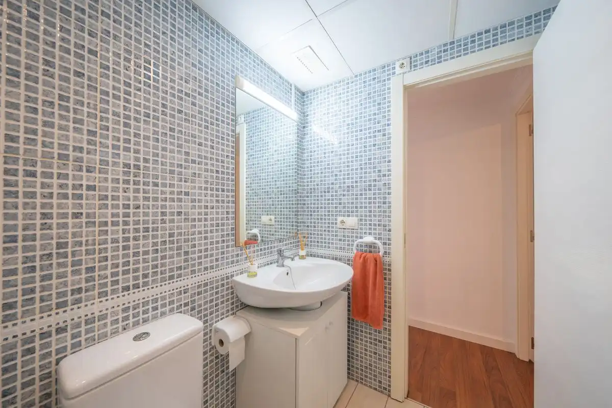 Badezimmer von Erdgeschoss zum Verkauf in Dénia mit Klimaanlage, Heizung und Terrasse