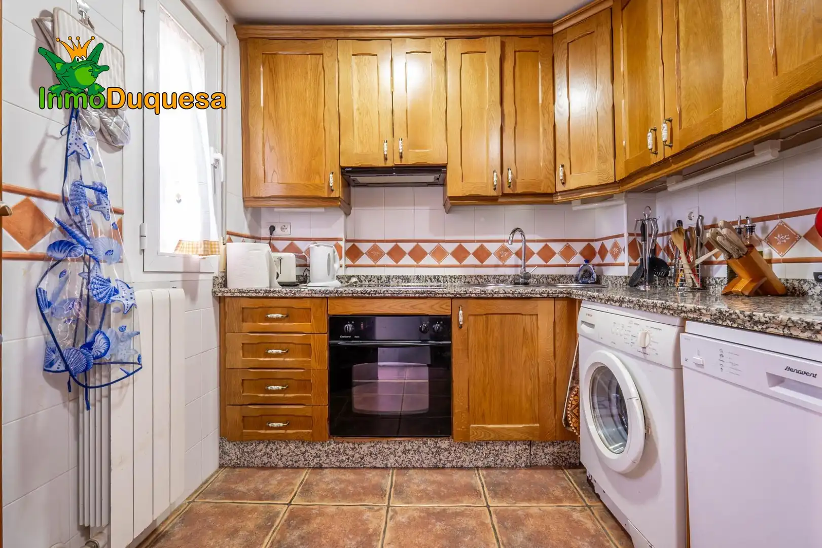 Cuina de Casa o xalet en venda en La Zubia amb Calefacció, Jardí privat i Terrassa