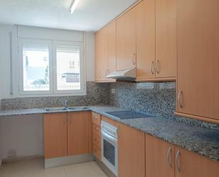 Cuina de Pis en venda en Vic amb Calefacció, Terrassa i Forn