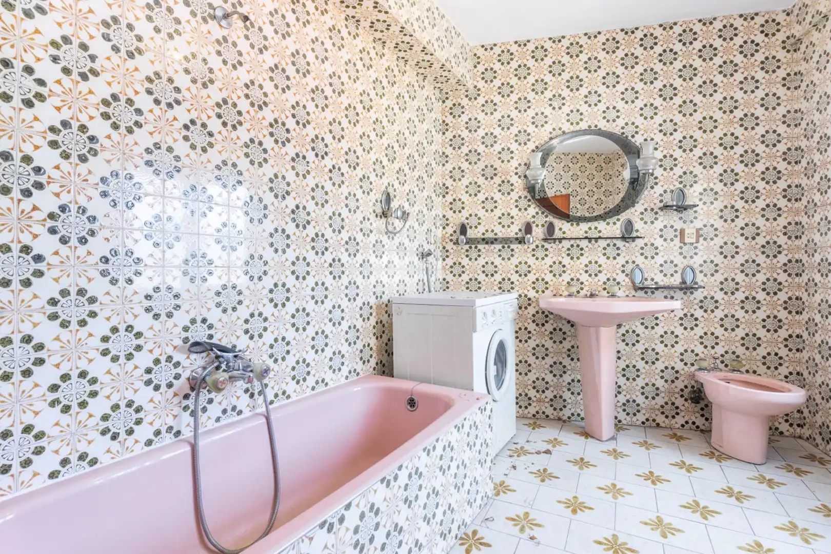 Bathroom of Attic for sale in Sama